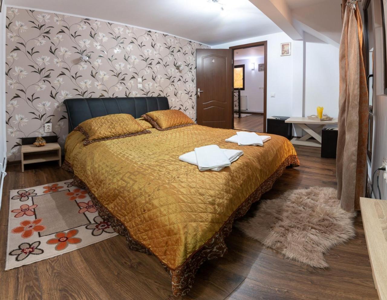 Casa Lazar Hotell Buşteni Eksteriør bilde
